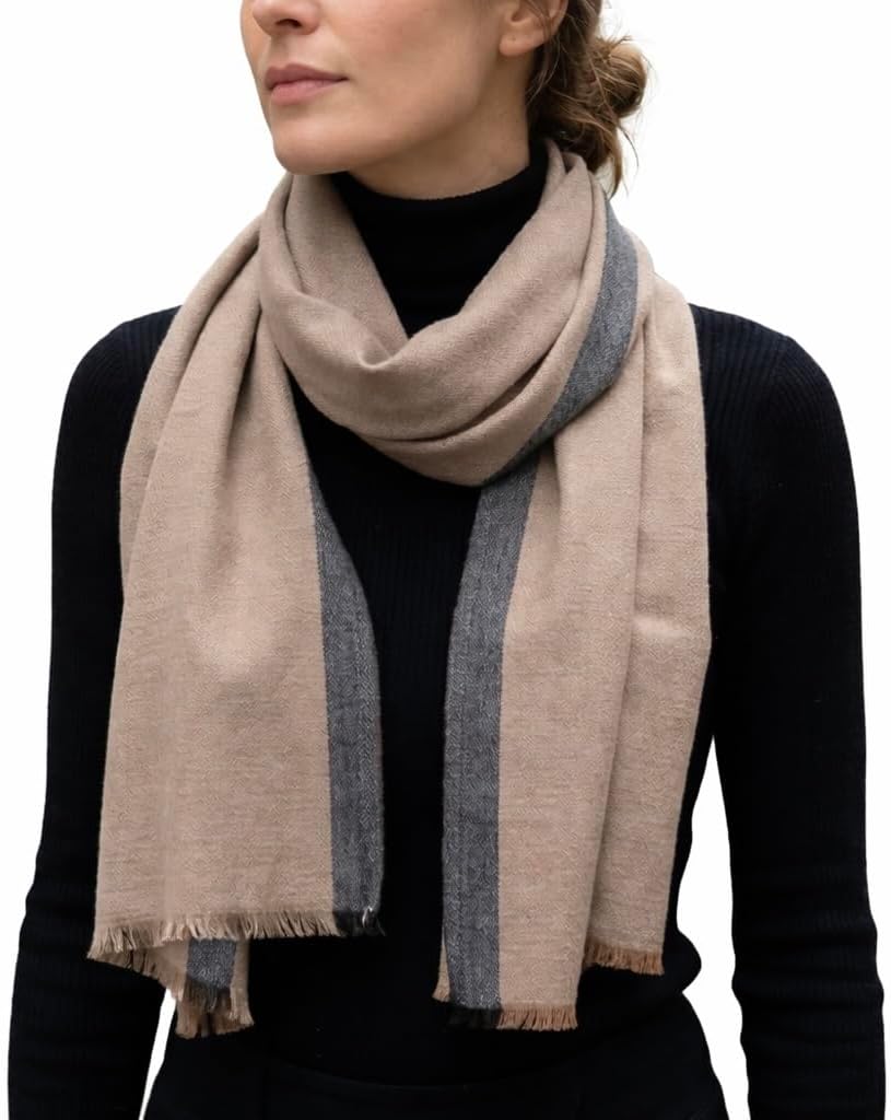 611zDc9-IVL._AC_SL1024_.jpg Écharpe Unisexe Grise et Beige en Laine – Douce & Chaude – Style Élégant Intemporel, Écharpe Hiver Femme & Homme, Idée Cadeau Chic - Image 1