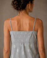 Haut à bretelles en dentelle brodée Gris – Image 4